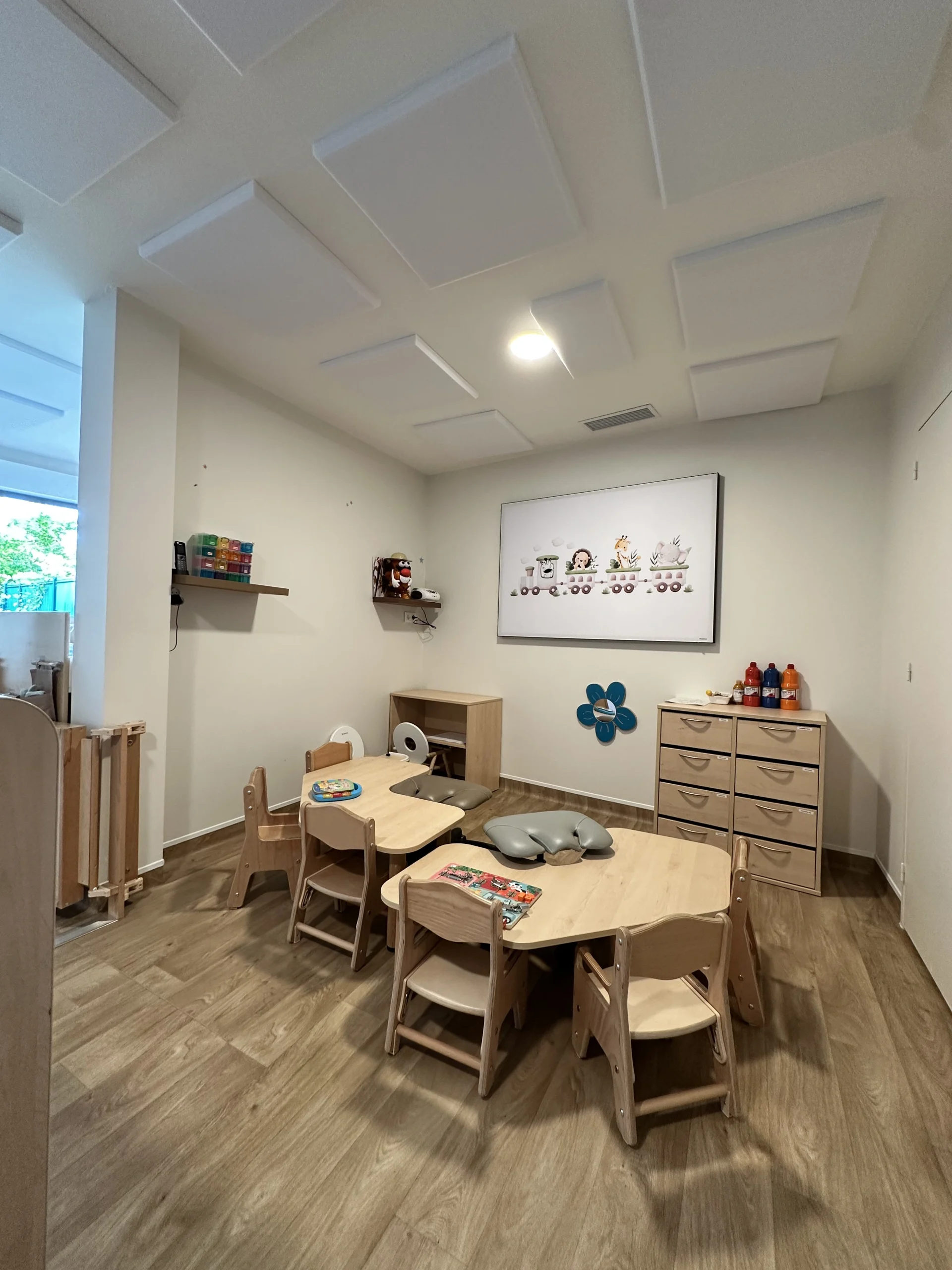 Espace de jeu et salle de repas pour enfants - Micro-crèche Les P'tits Buis (Les Buissonnets) à Capestang